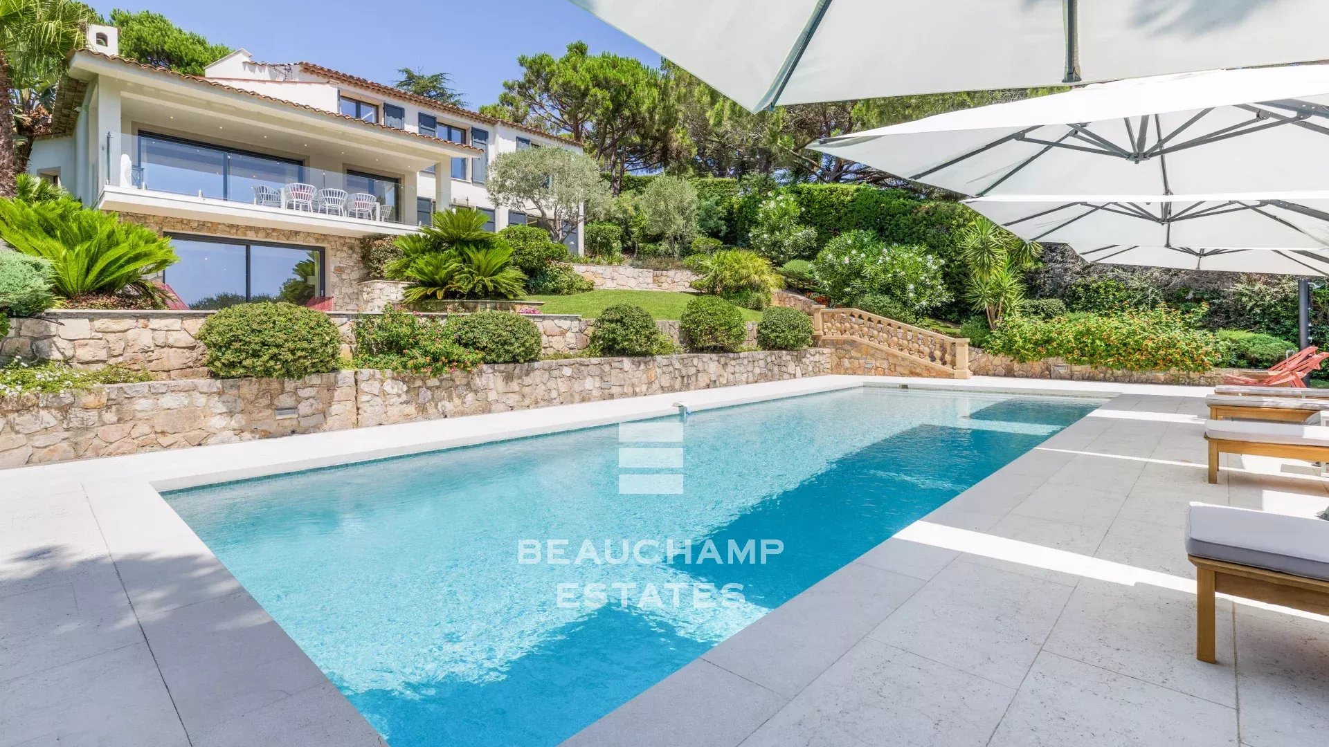 Villa contemporaine 5 chambres avec piscine - Super Cannes
