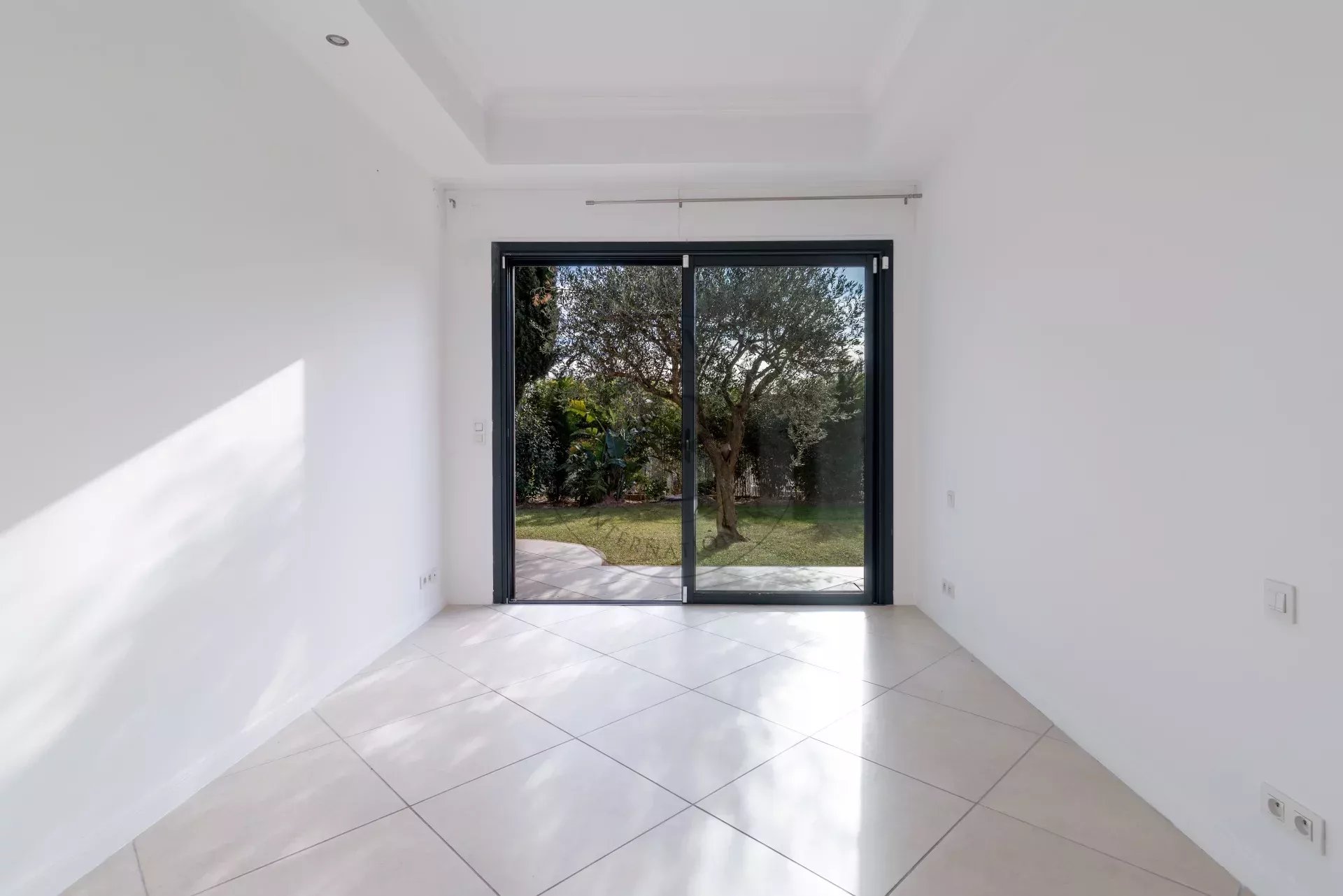 MOUGINS – VILLA DE PLAIN-PIED