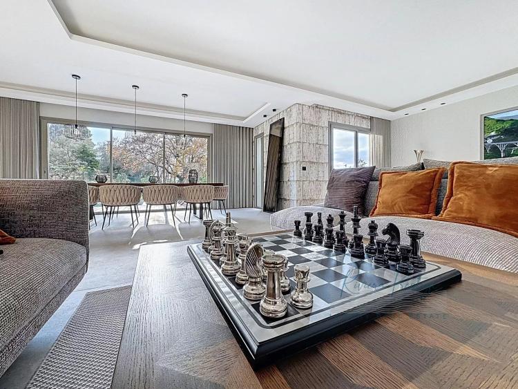 MOUGINS - villa contemporaine neuve