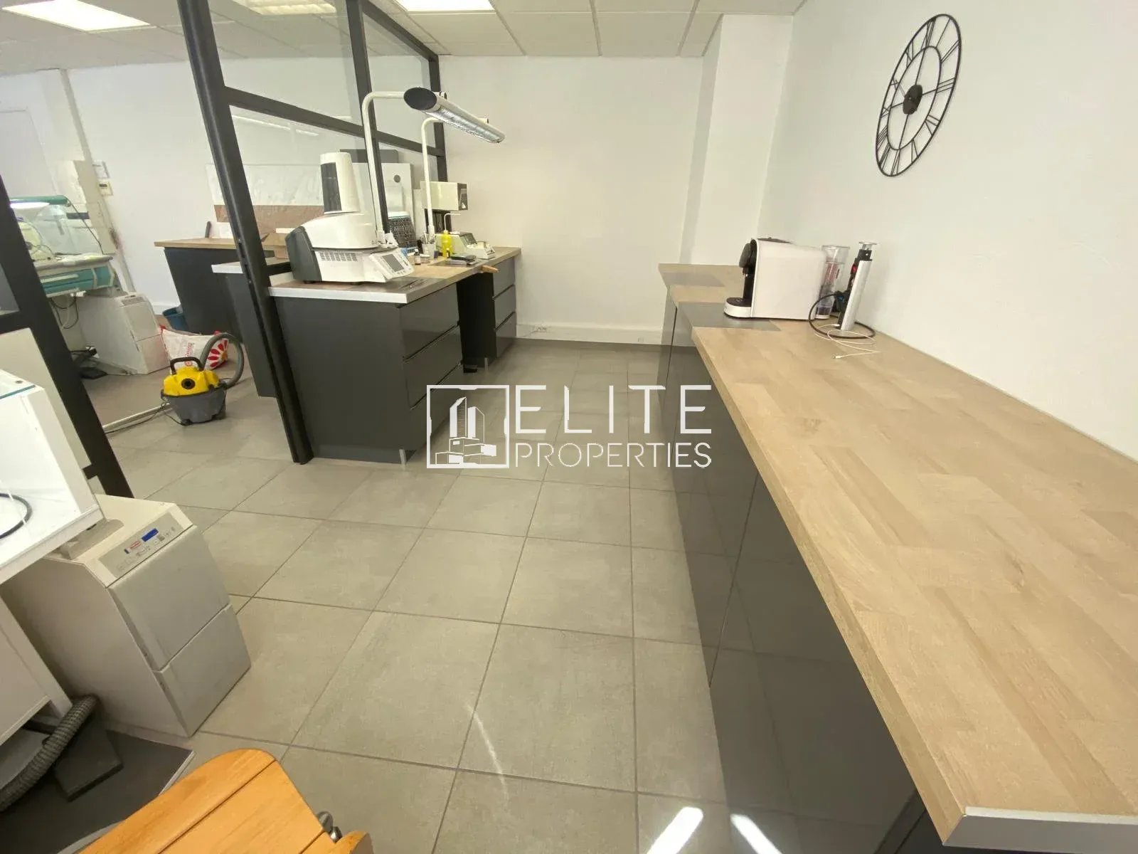 MOUGINS – BUREAUX LUMINEUX DE 51 M²