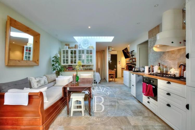 CANNES CENTRE - LOFT ATYPIQUE - HAUTEUR SOUS PLAFOND