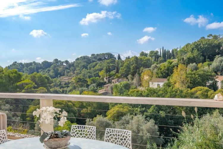 MOUGINS - VAL DE MOUGINS - AU CALME - A PROXIMITE DES COMMERCES