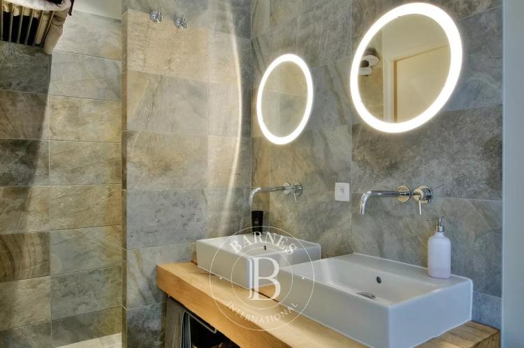 CANNES CENTRE - LOFT ATYPIQUE - HAUTEUR SOUS PLAFOND