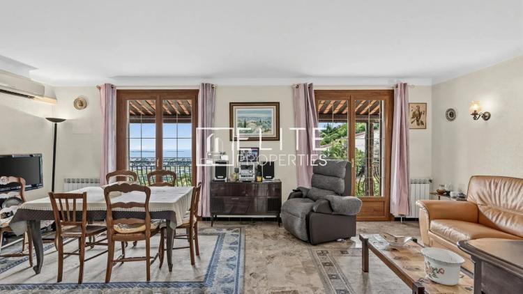 MANDELIEU-LA-NAPOULE (CAPITOU) : Maison à rénover, 110 m² habitables, vue panoramique mer et collines, terrain de 1700m²