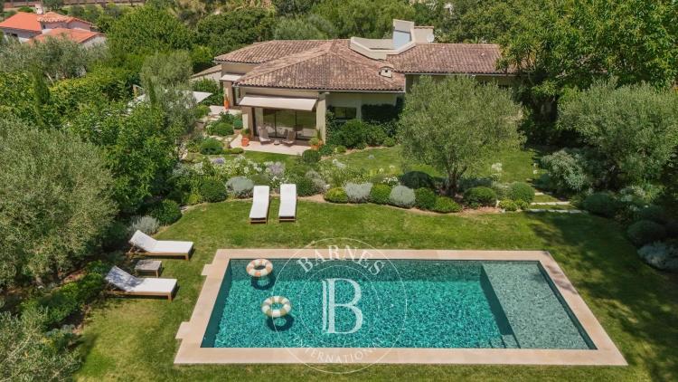 PROCHE MOUGINS - LE CANNET - VILLA RÉNOVÉE - PISCINE