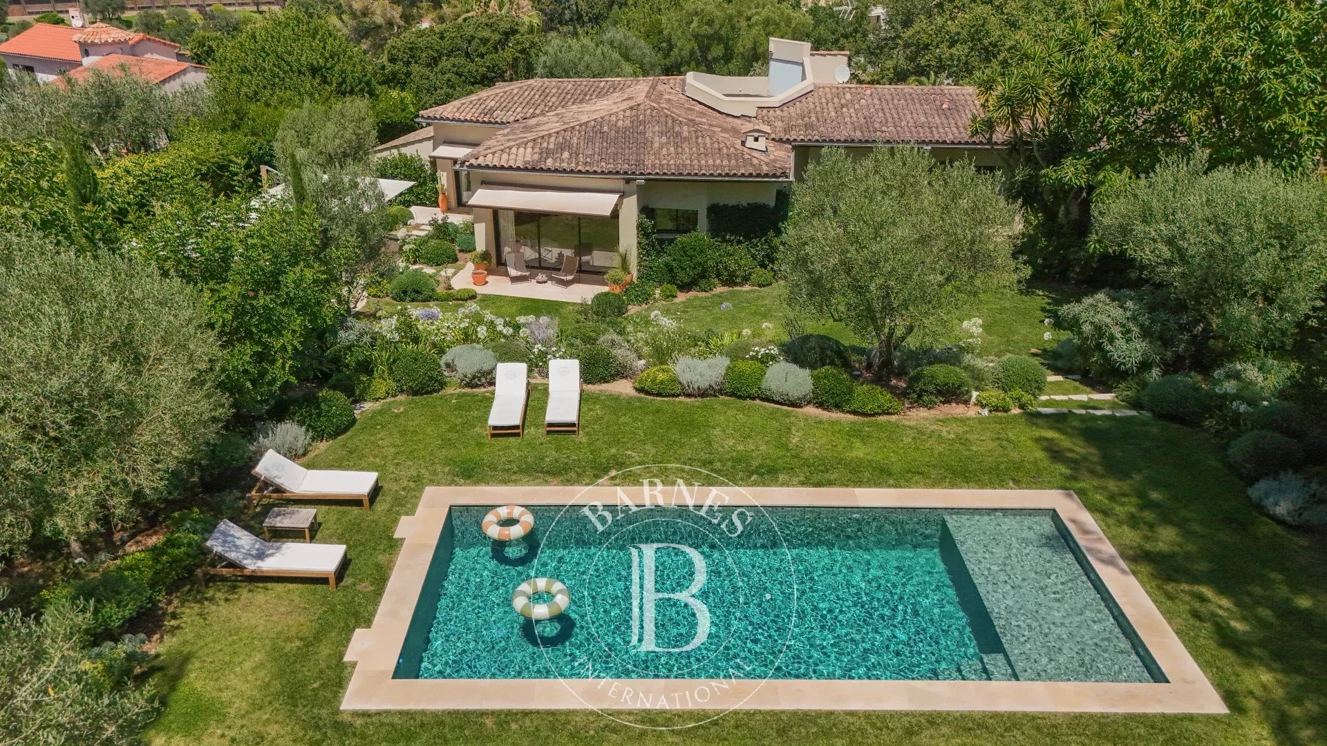 PROCHE MOUGINS - LE CANNET - VILLA RÉNOVÉE - PISCINE