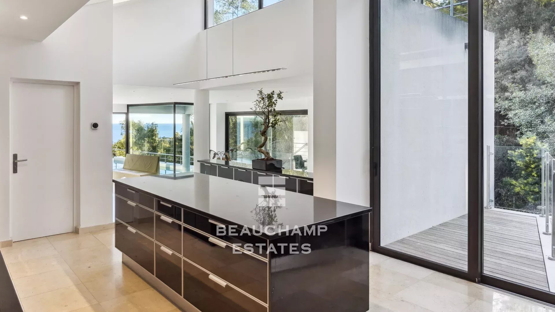 Villa contemporaine - vue mer & volumes généreux – Cannes