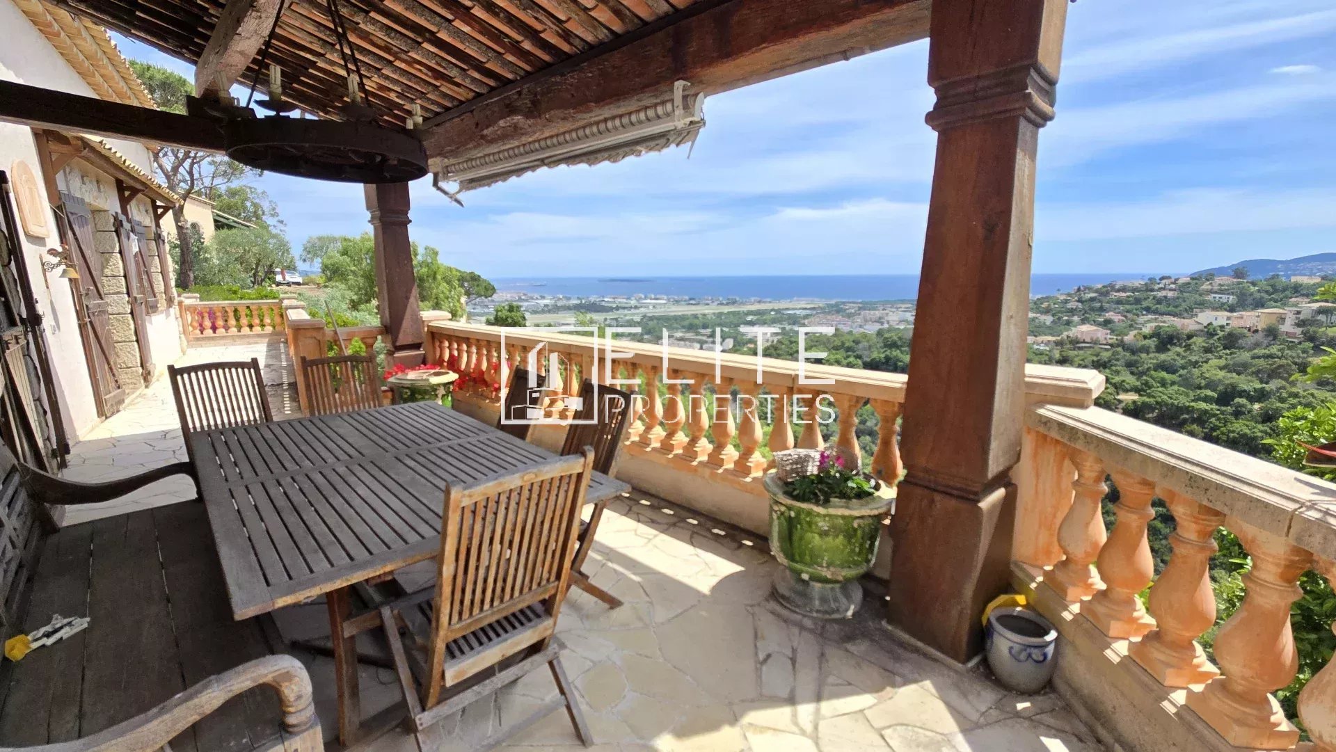 MAISON DE 155 m² + PISCINE & VUE MER  – MANDELIEU-LA-NAPOULE