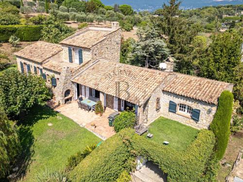 PROCHE MOUGINS – MAS EN PIERRE