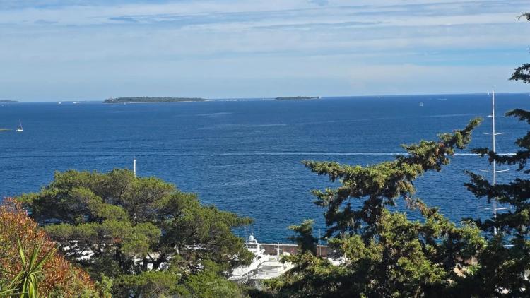 MAISON 4 PIÈCES 122 m² – VUE MER PANORAMIQUE – TERRAIN 1 280 m² – THÉOULE-SUR-MER