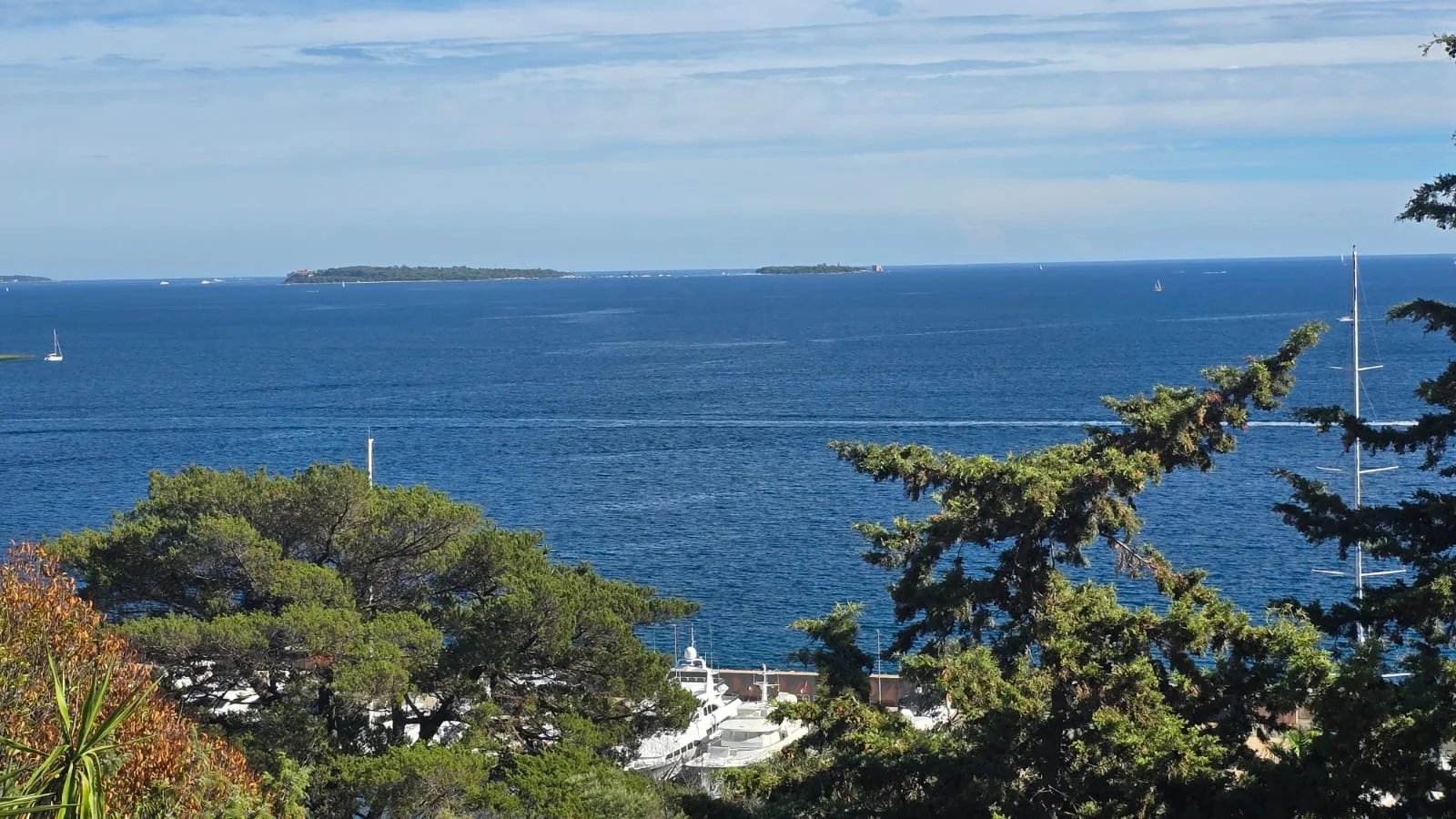 MAISON 4 PIÈCES 122 m² – VUE MER PANORAMIQUE – TERRAIN 1 280 m² – THÉOULE-SUR-MER