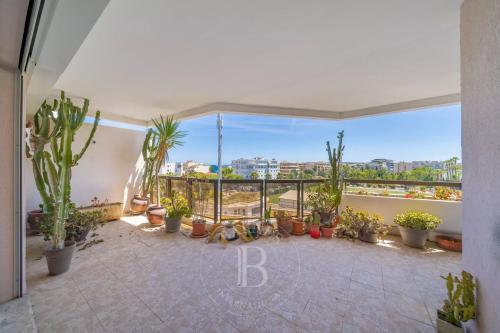 CANNES PALM BEACH – APPARTEMENT 3 PIÈCES – APERÇU MER - GARAGE