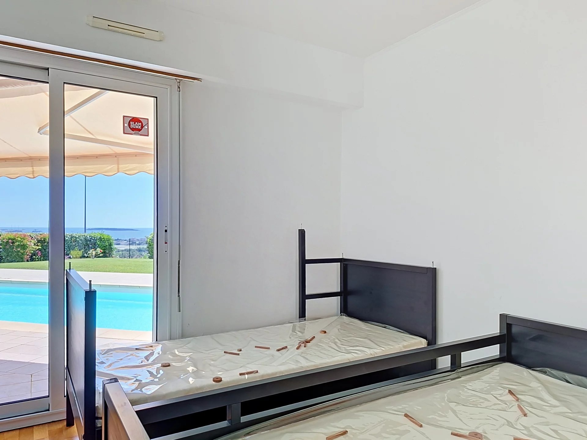 VENTE APT-VILLA AVEC VUE PANORAMIQUE, JARDIN PRIVATIF ET PISCINE