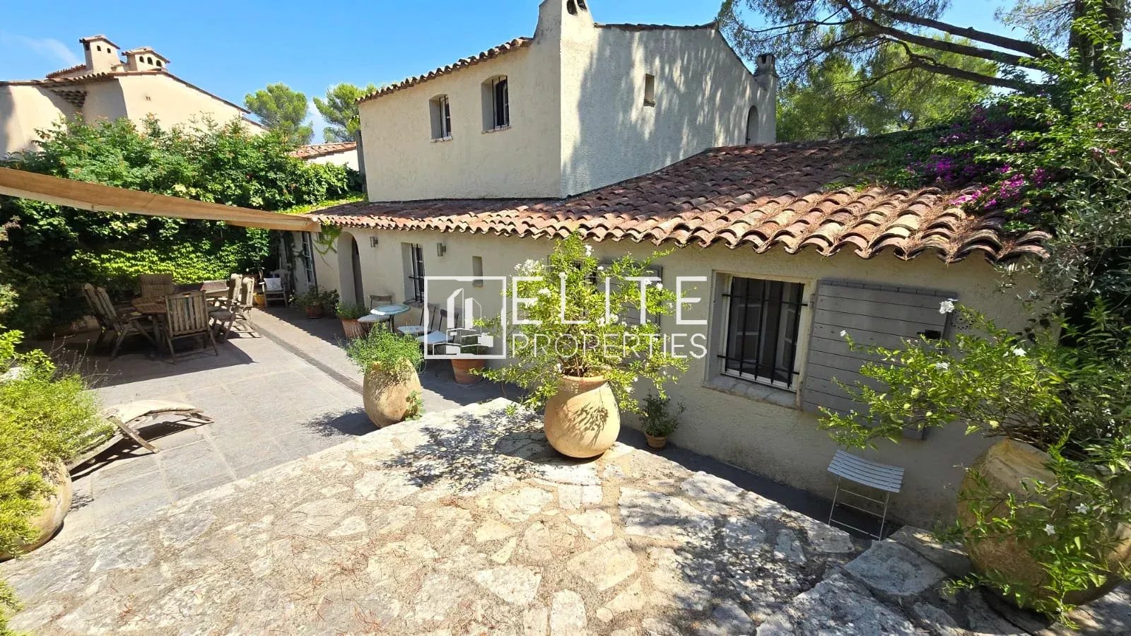 MAISON 5 PIÈCES DE 193 m² - MOUANS-SARTOUX CASTELLARAS