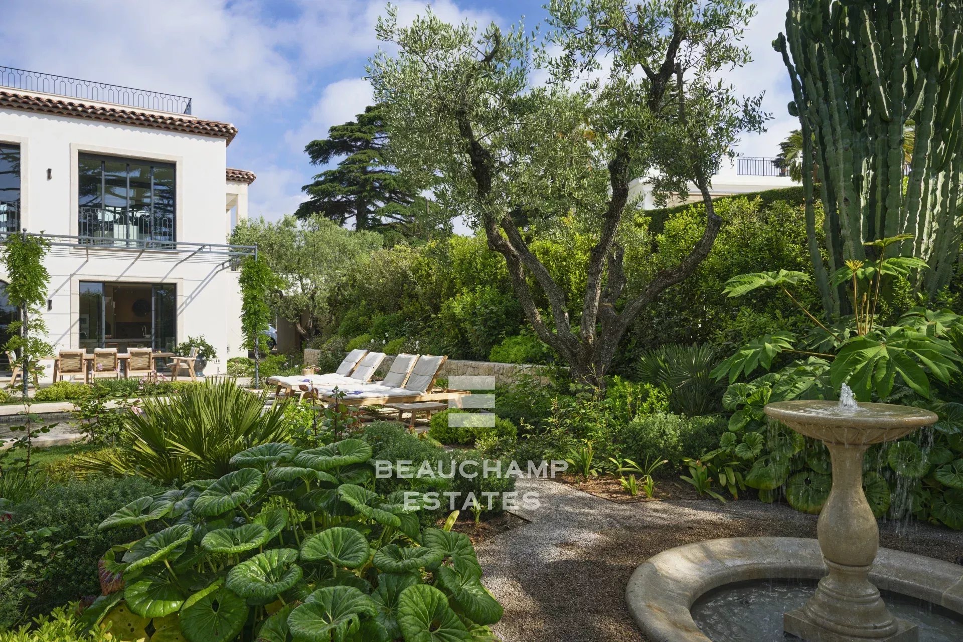 EXCLUSIVITE  - Villa néo provençale rénovée avec vue mer panoramique - Cannes