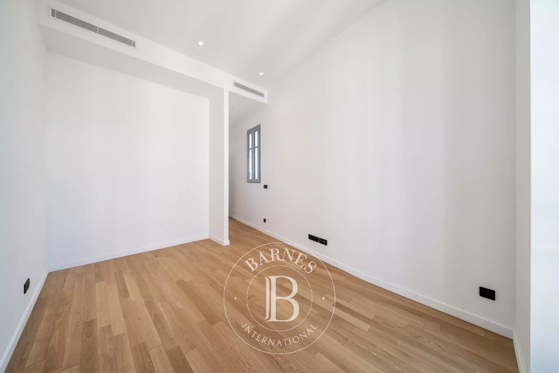EXCLUSIVITÉ - CANNES – ARRIÈRE CROISETTE – 4 PIÈCES - BALCON - APERÇU MER