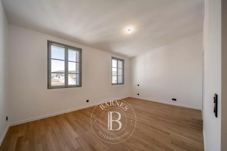 EXCLUSIVITÉ - CANNES ARRIÈRE CROISETTE -  5 PIÈCES - BALCON - APERÇU MER - DERNIER ETAGE