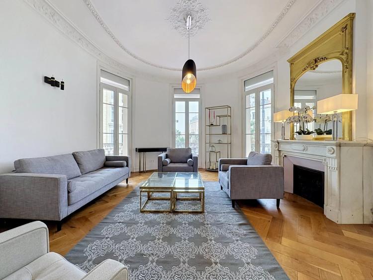 CANNES CENTRE – APPARTEMENT 5P DE CARACTÈRE RÉNOVÉ – TERRASSE 35 M²