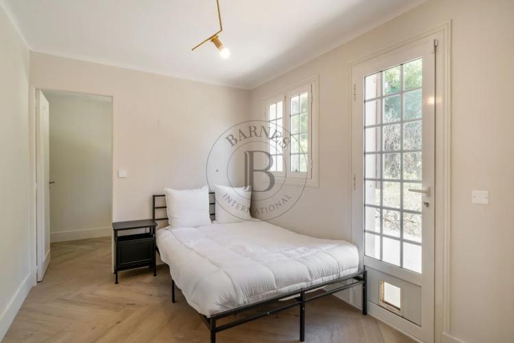 MOUGINS - VILLA - 5 CHAMBRES EN SUITE - DOMAINE SECURISE
