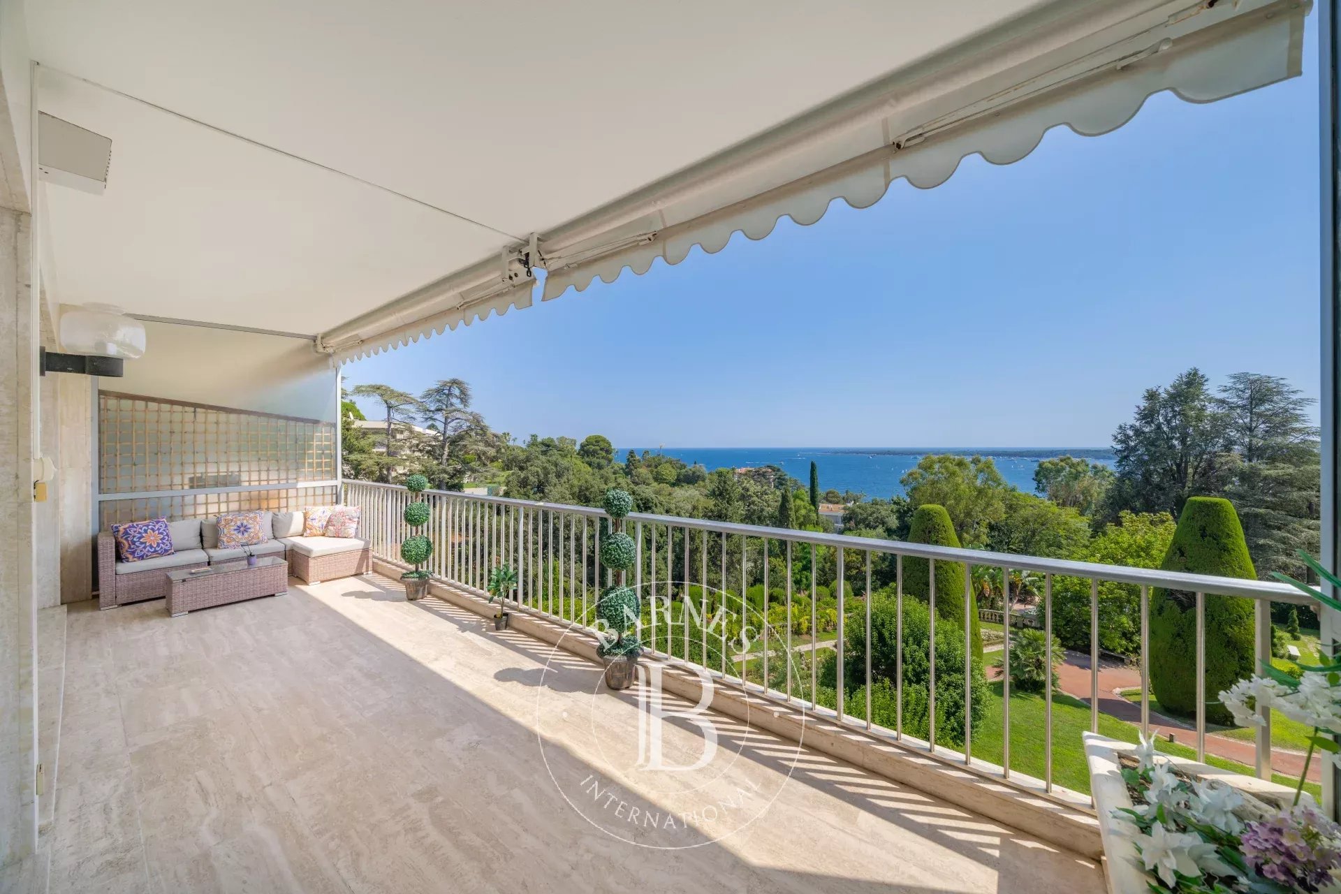 CANNES CALIFORNIE - 2 PIÈCES - VUE MER PANORAMIQUE - TERRASSE - PISCINE - TENNIS