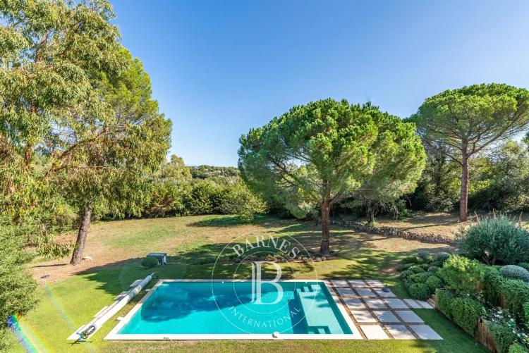 Valbonne, - Domaine fermé - 5 chambres en suite - Piscine - Appartement
