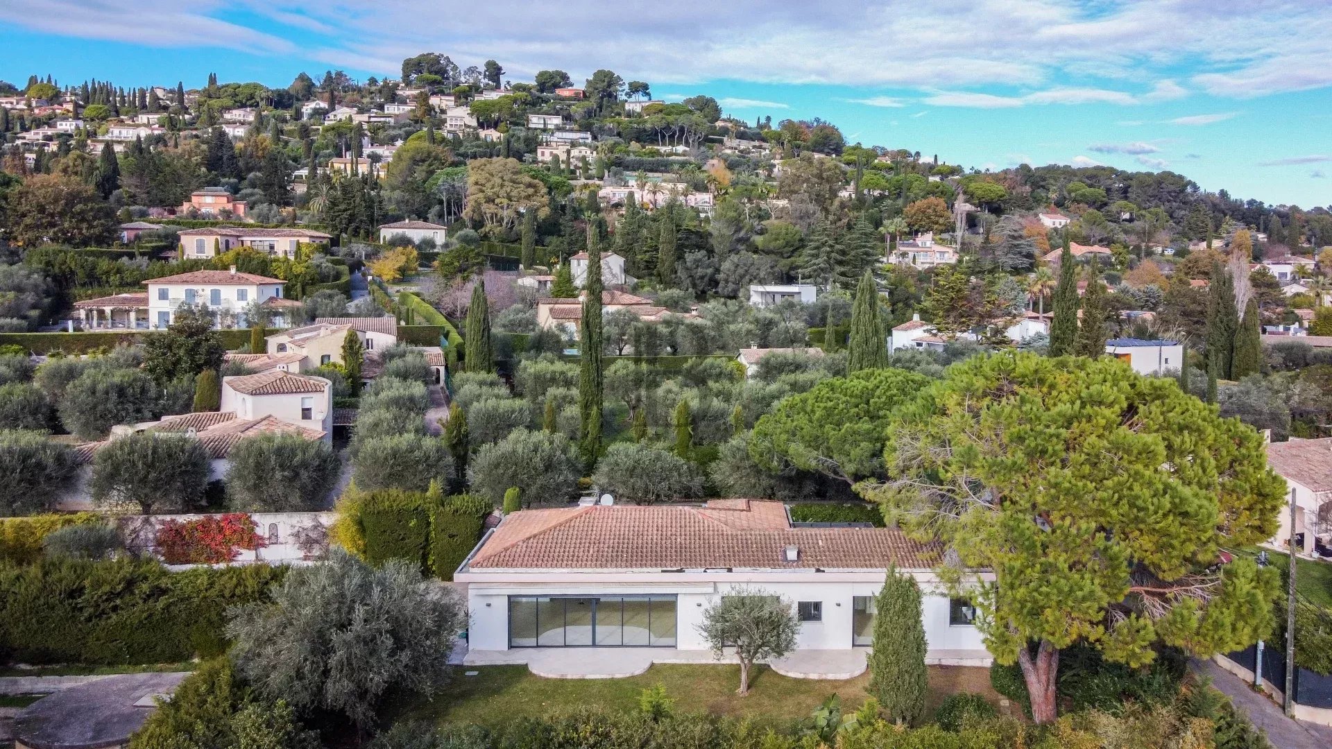 MOUGINS – VILLA DE PLAIN-PIED