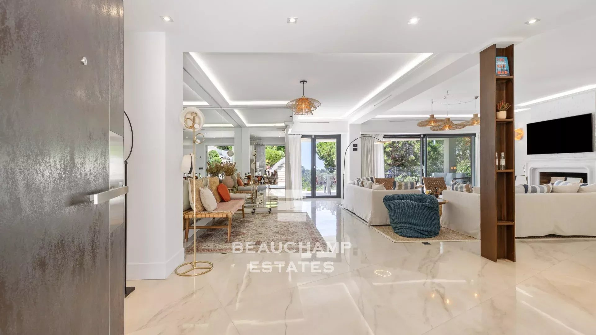 Villa contemporaine 5 chambres avec piscine - Super Cannes
