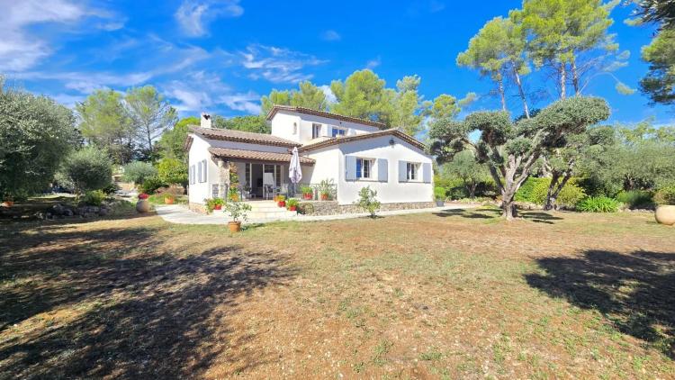 MAISON 5 PIÈCES 135 m² + PISCINE & DOUBLE GARAGE – TERRAIN 3 300 m²