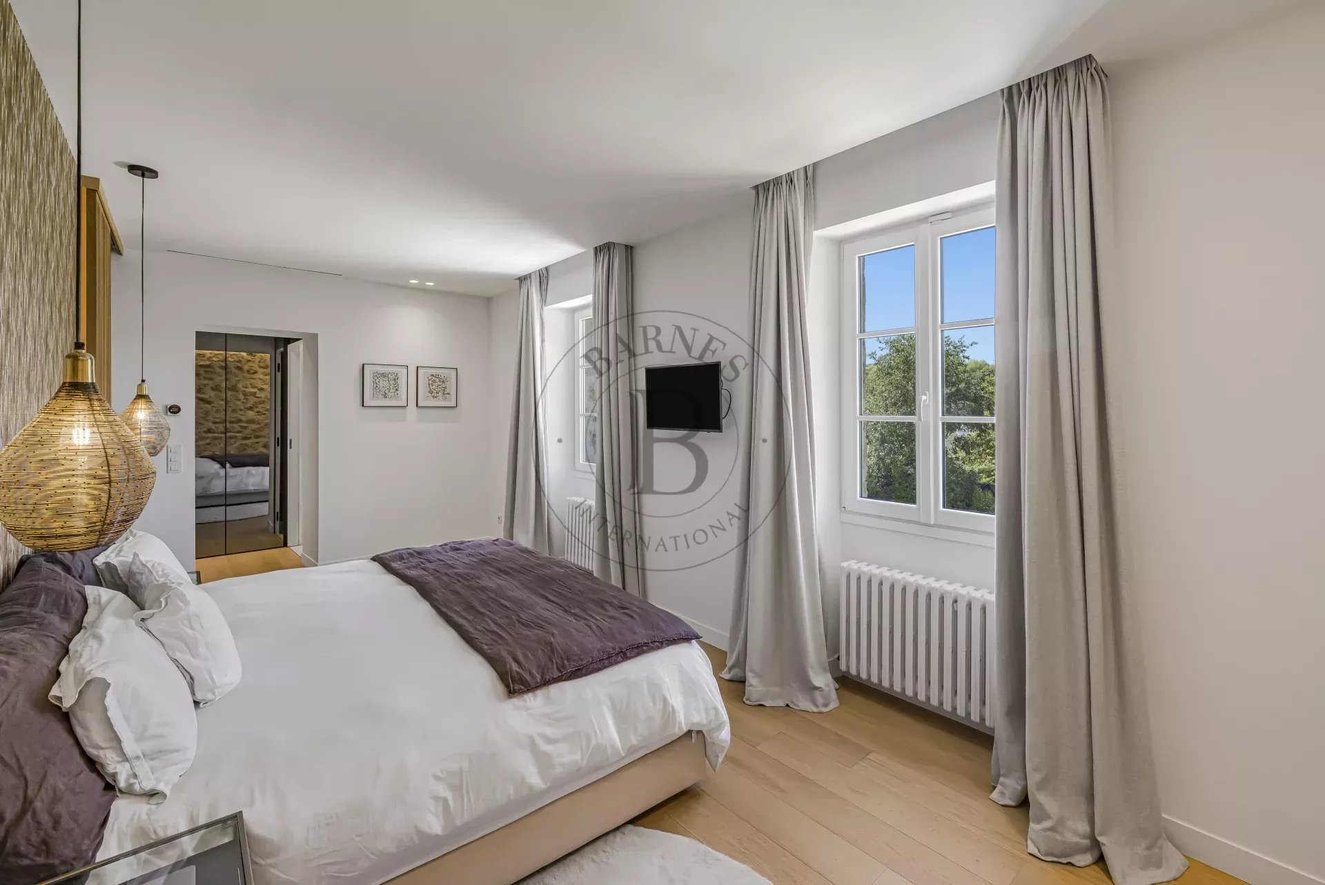 MOUGINS – PROPRIÉTÉ EN PIERRE RÉNOVÉE