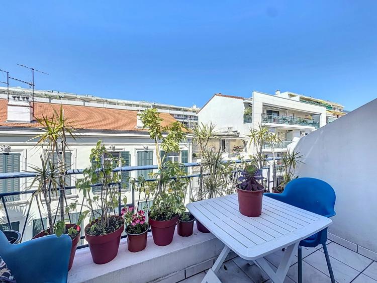 EXCLUSIVITÉ – CANNES BANANE – STUDIO - TERRASSE – 4e ÉTAGE – ASCENSEUR