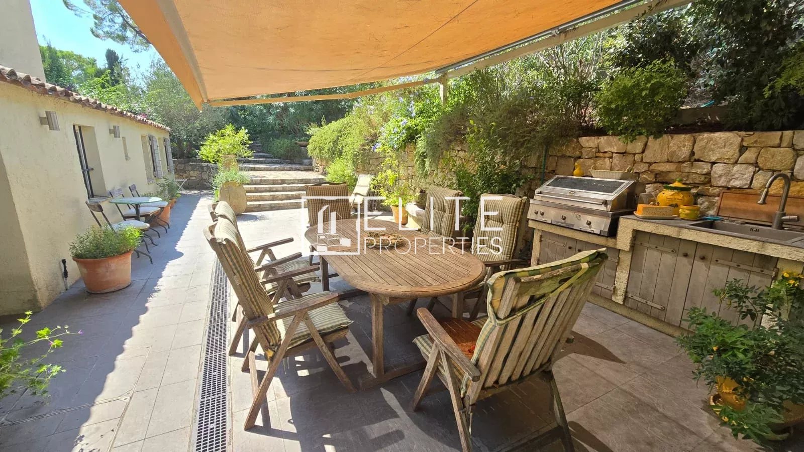 MAISON 5 PIÈCES DE 193 m² - MOUANS-SARTOUX CASTELLARAS
