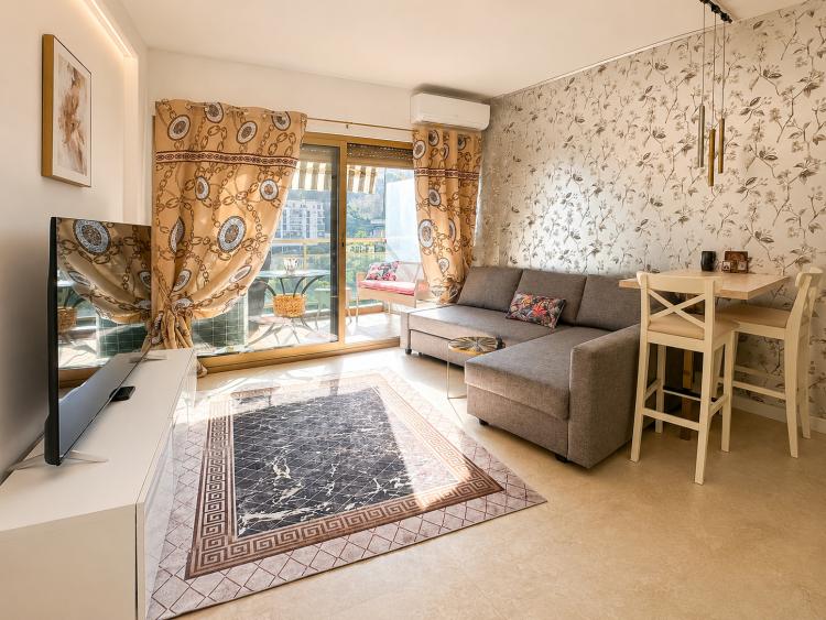 LA ROUSSE - ANNONCIADE - STUDIO EN ETAGE ELEVE
